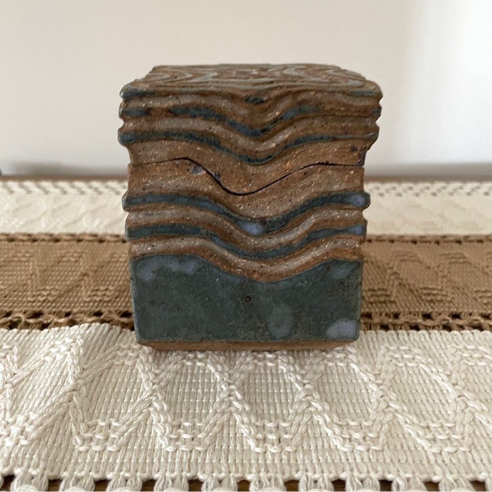 Handmade Artistic Wave Pattern Stone Box - Picture 3 of 11